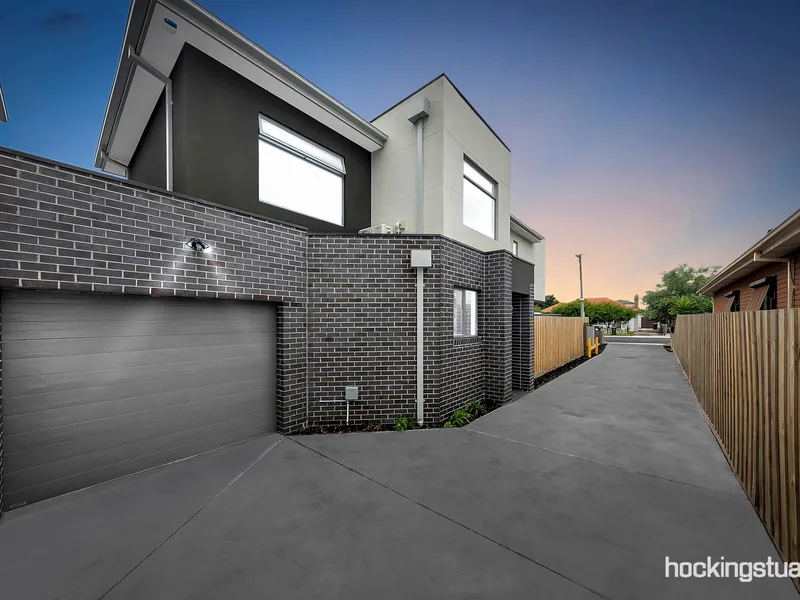 LUXURIOUS LIVING IN A GREAT LOCATION!