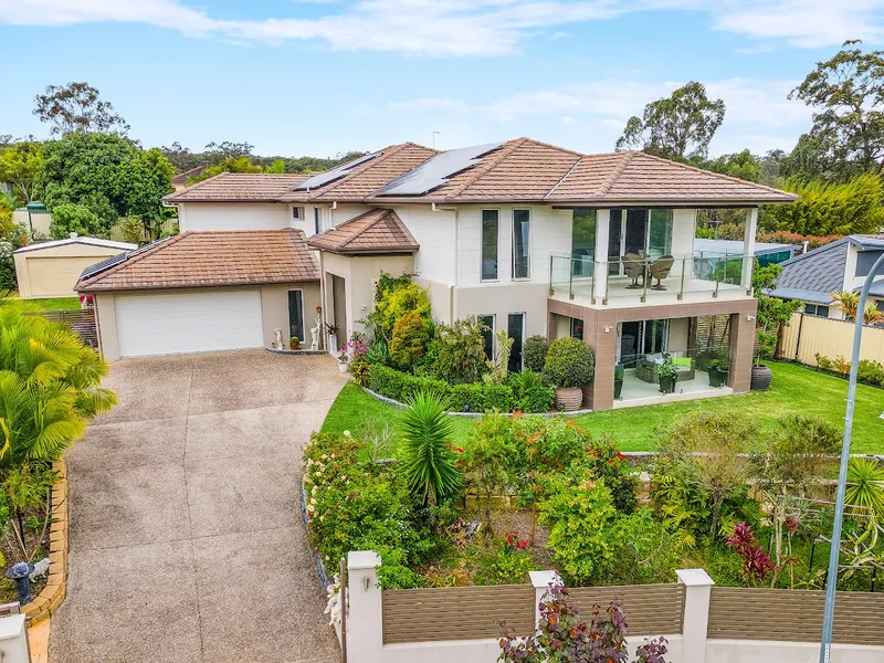 LUXURY RESIDENCE WITH GRAND ESTATE LIKE PROPORTIONS