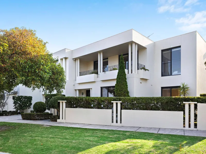 STATEMENT IN BEACHSIDE LUXURY