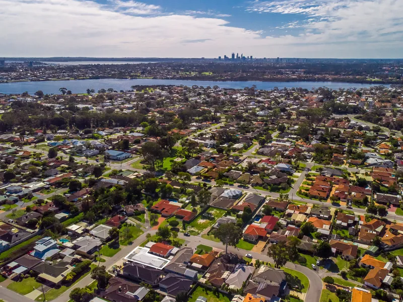 ROSSMOYNE HIGH SCHOOL ZONE!