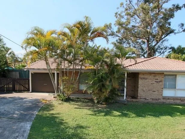 FAMILY HOME WITH LARGE BACKYARD!