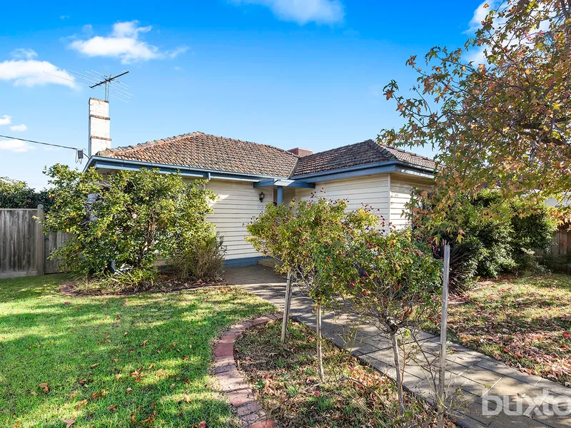 3 Bedroom Neat & Tidy Home With Ducted Heating & Cooling!