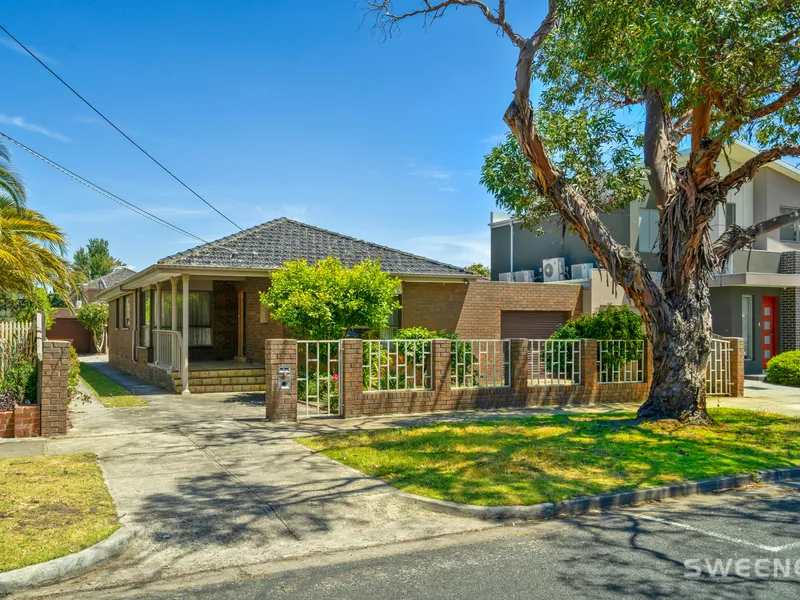 Two Homes, One Title, Totally Enticing - (Potential Rental Return $46,000 - $48,000 Per Annum)