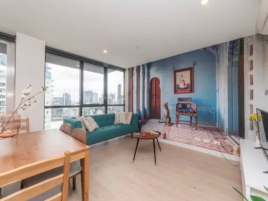 Stylish Fully Furnished 2 bedroom apartment with parking next to Crown Casino