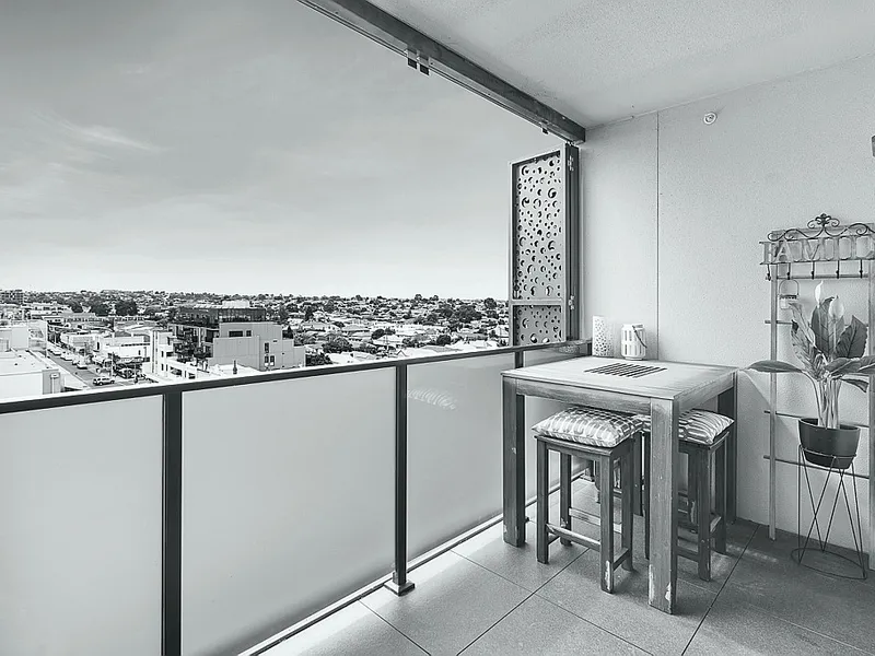 Panoramic, North Facing  Views in a Lifestyle Hotspot