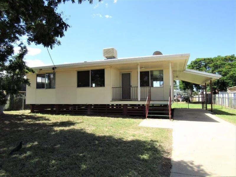 OPEN PLAN LIVING AREA - GOOD DINING SPACE - 754 SQ M FREEHOLD BLOCK