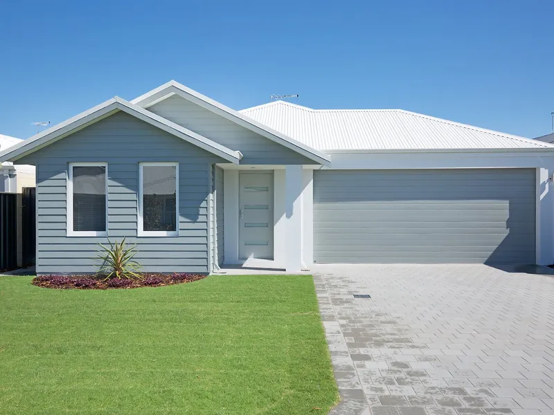 Great condition home, nestled in low traffic street near Estuary