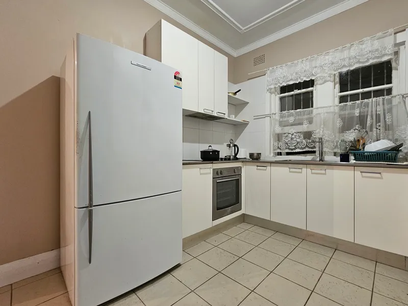 Ultra- convenient location, Partly furnished home