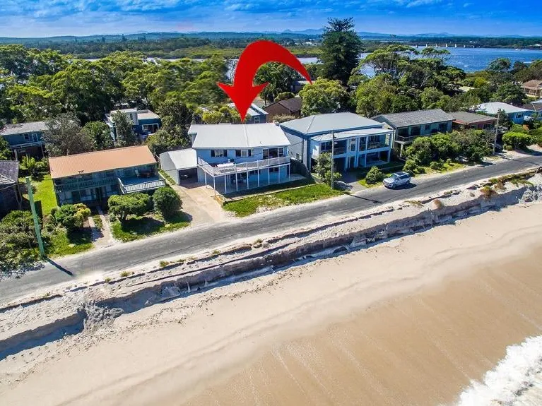 STUNNING BEACHFRONT LOCALE