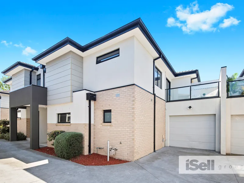 DUAL LIVING TOWNHOUSE WITH UNMATCHED CONVENIENCE 