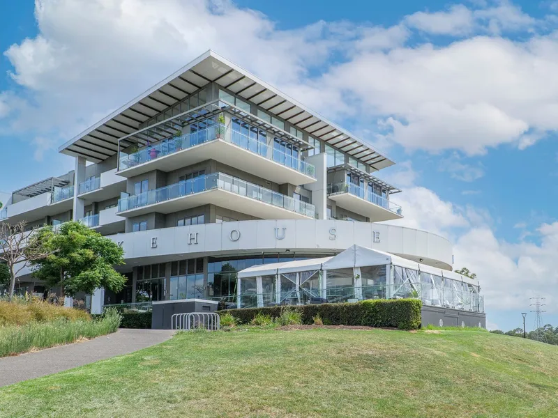 Light Filled Apartment With Uninterrupted Water Views!