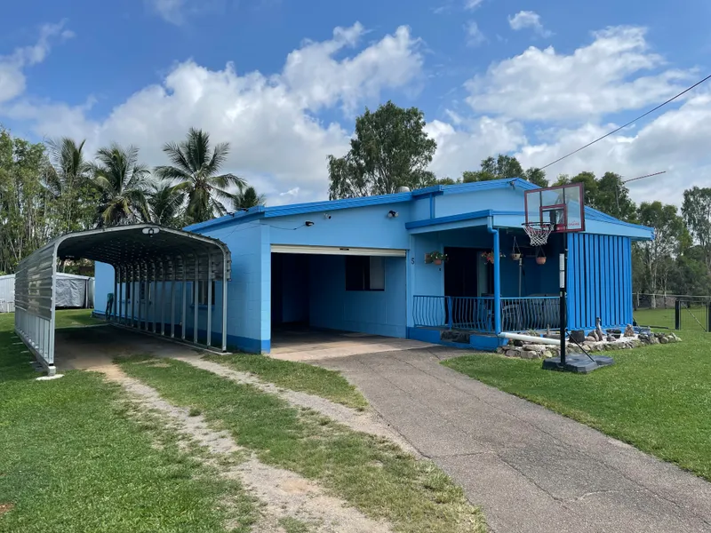 On A Built Up Block In A Cul De Sac