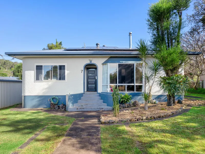 Renovated Charmer - Close to Everything