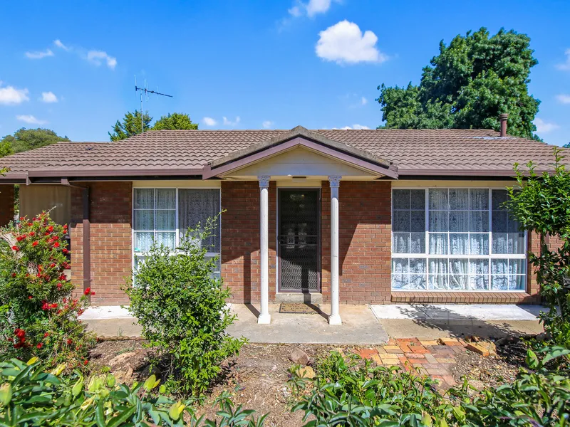 Neat and Tidy Townhouse in Quiet Court location