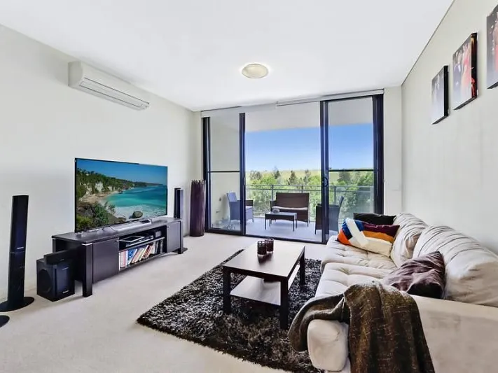 Light, comfort and style 2 Bed 2 Bath 2 Parking nearly new apartment!! North and South two aspect!!!P