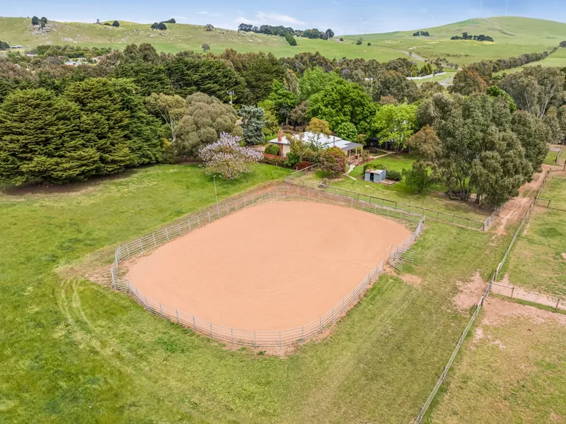24.4Ha (60 acres*); Farmlet to suit Horses; 4 Bedrooms plus Study; Town water; Bore