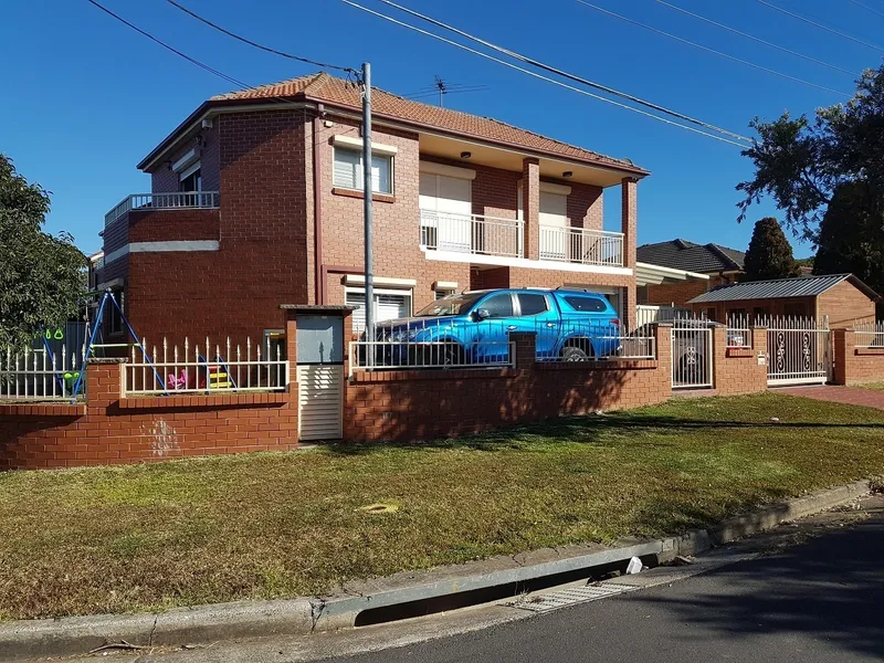 LUXURIOUS 3 BEDROOM HOME