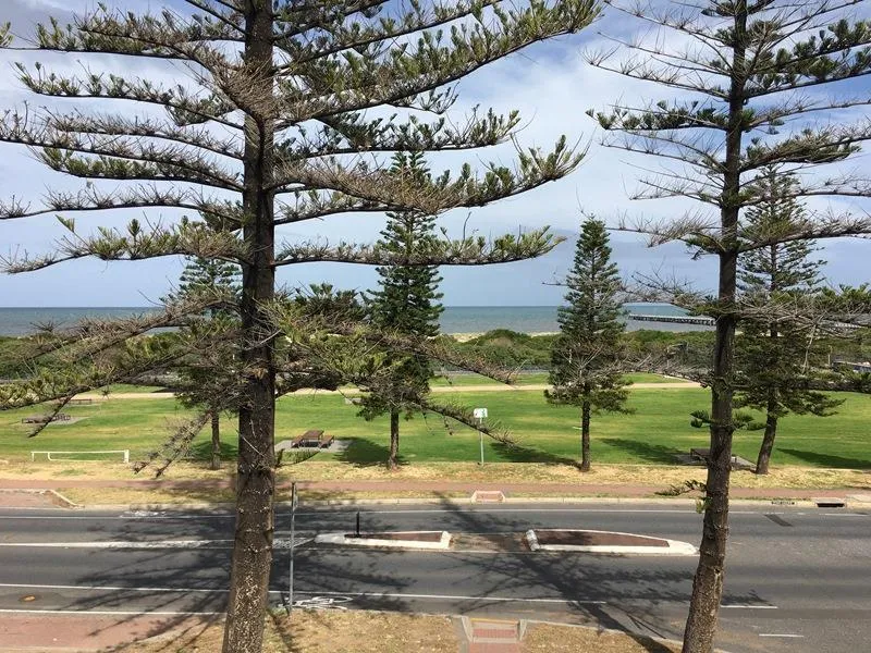STUNNING TOWNHOUSE OPPOSITE THE BEACH