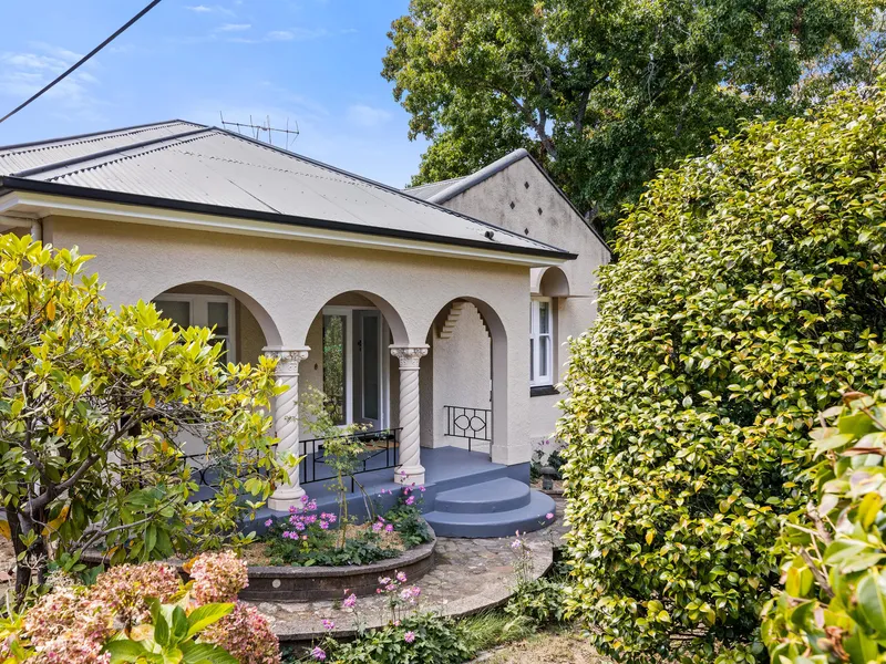 Exactly what you've been looking for in the heart of the Stirling Village where the living is easy.