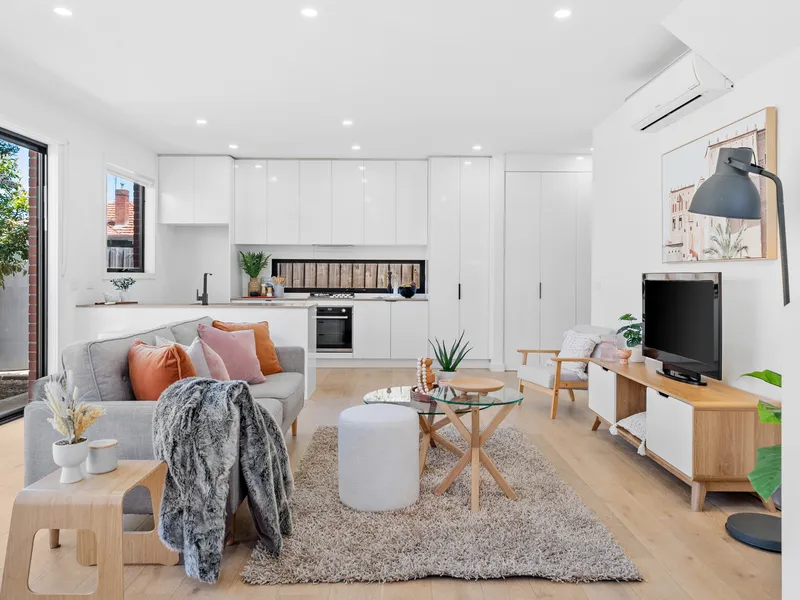 Contemporary Elegance: Three-Bedroom Haven in the Heart of Preston