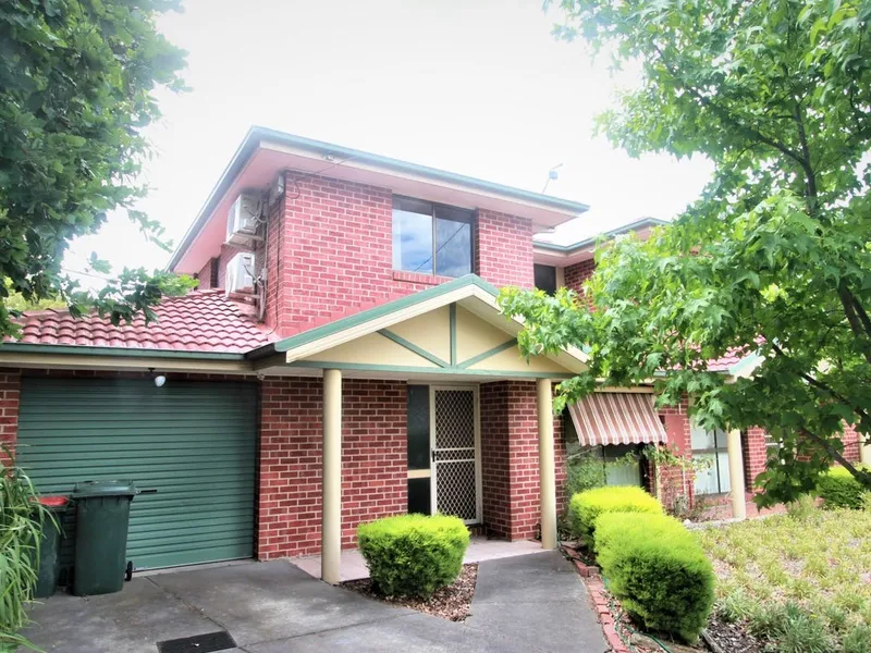 Monash University is a 5-minute walking distance (furnished)