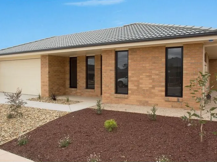 Stunning home in Estate of Huntly!