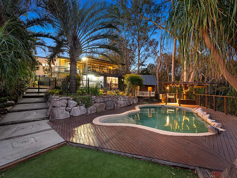 TREETOP SANCTUARY WITH ENTICING ALFRESCO AND CBD HORIZON!