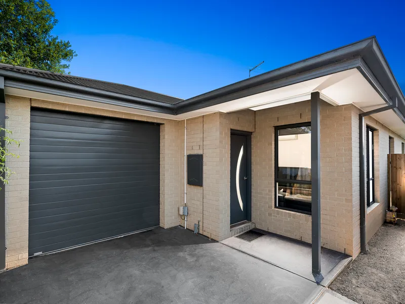 Low Maintenance Living in The Heart Of Hoppers Crossing
