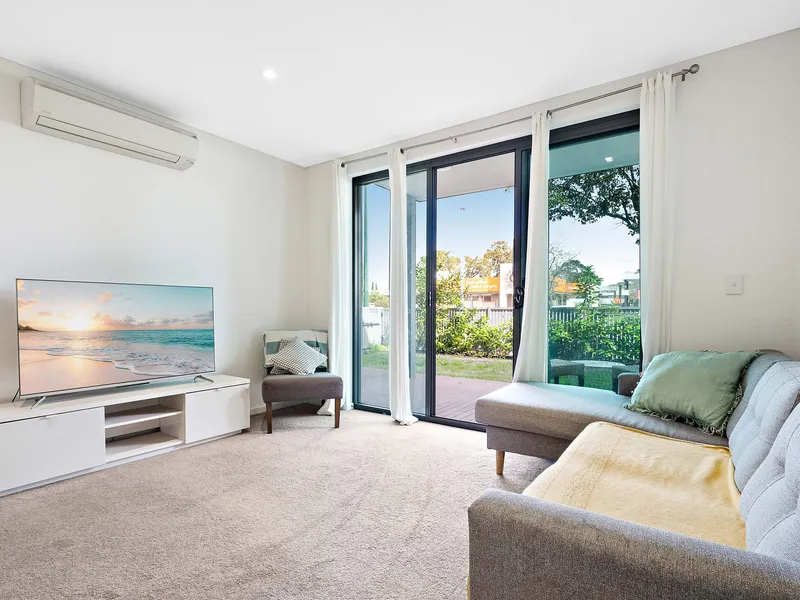 Vic Park Gem - Immaculate & Centrally Located Unit with Courtyard and Excellent Modern Features