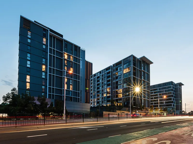 BEAUTIFUL 1 BEDROOM APARTMENT WITH NORTH RYDE STATION JUST BELOW