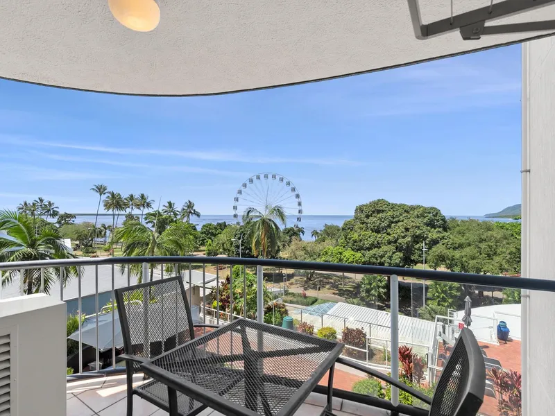 Cairns Esplanade - Breathtaking Ocean Views