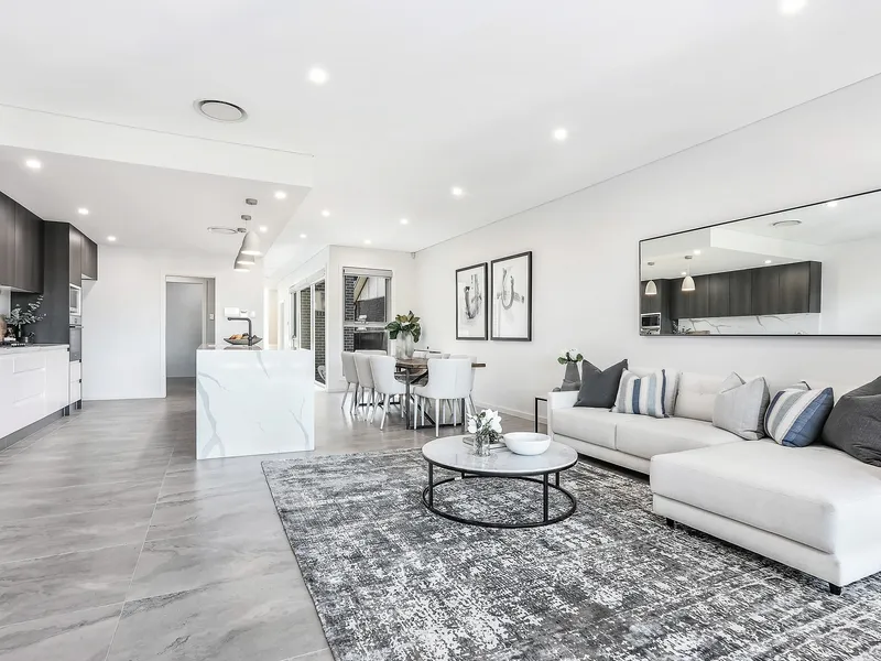 STUNNING MODERN DUPLEX, WALK TO STATION AND SHOPS 