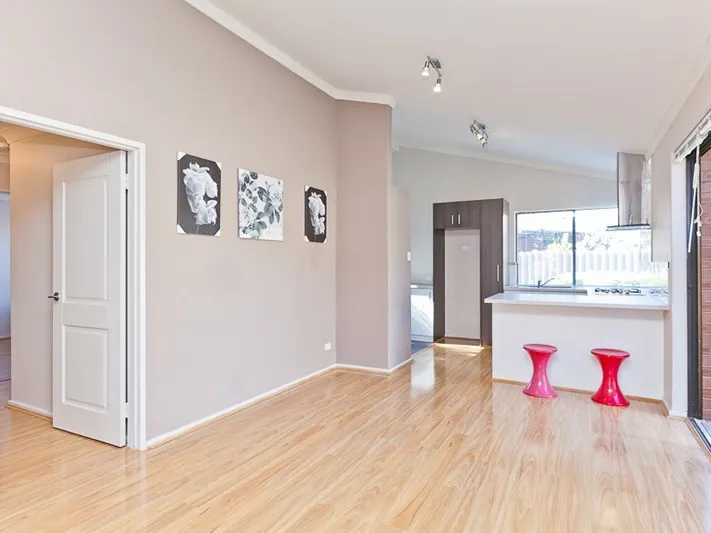 SPLENDID PARKWOOD HOME, NEST OR INVEST!!