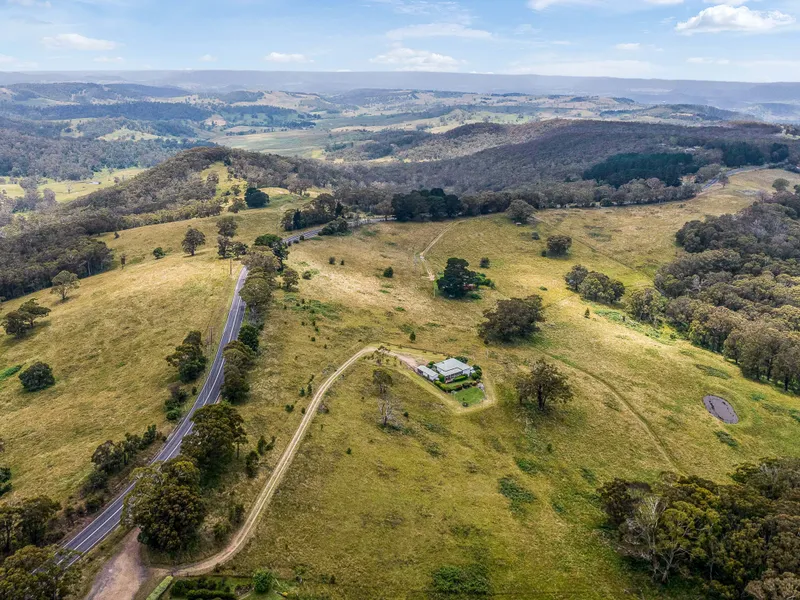 IDYLLIC COUNTRY LIVING.