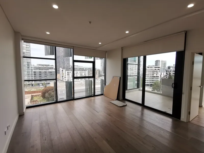 Great location!!! Distinctive high-rise with exclusive city views in the heart of Waterloo