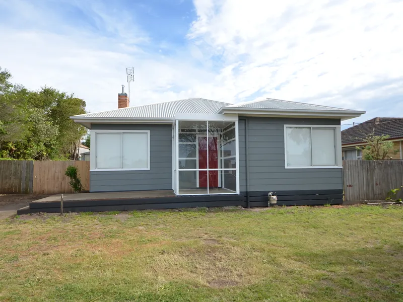 3 Bedroom renovated home within walking distance to CBD