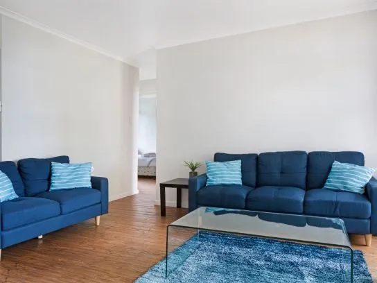 Furnished 2-bed New Farm Apartment in Great Location - All Bills Paid!