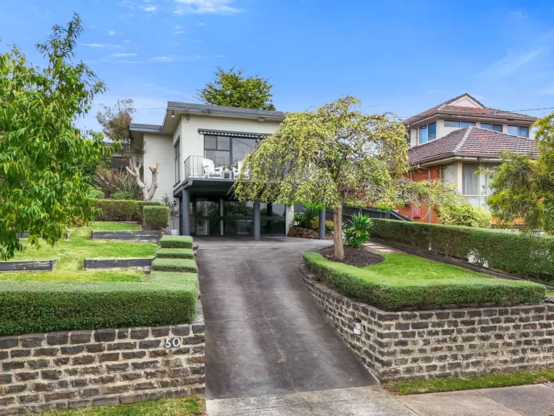 LUXURY FAMILY HOME WITH AMAZING VIEWS