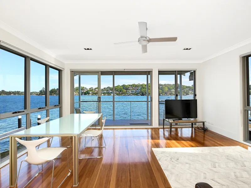 Beautiful Boutique Waterfront Studio
