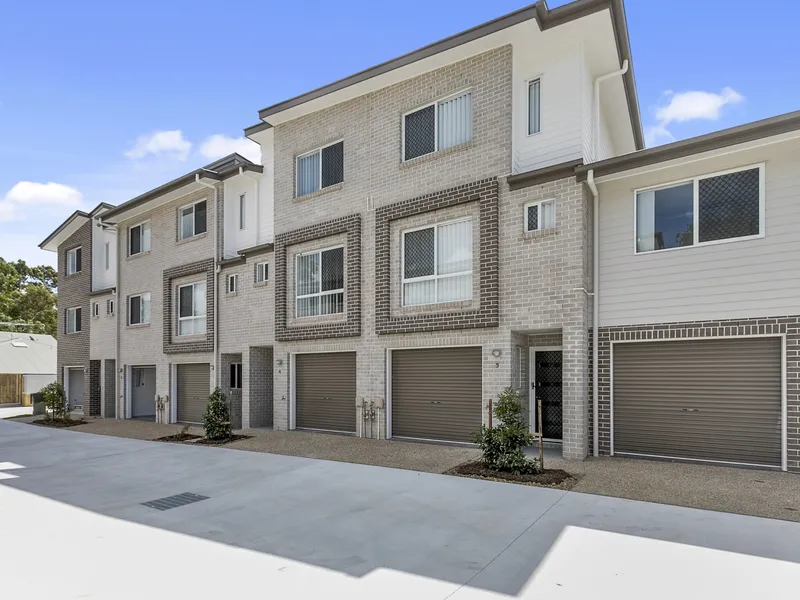 PEACEFUL BAYSIDE LIVING