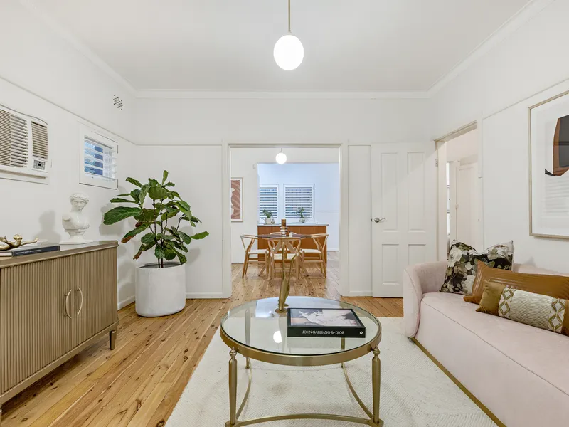 Superb Ground Floor Art Deco Garden Apartment