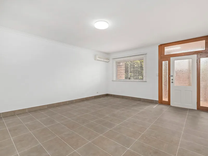Spacious house sized residence - Freshly Painted & New Tiles Throughout