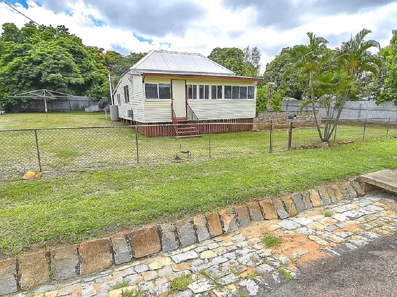 COSY MODEST COTTAGE HOME ON STUBLEY STREET