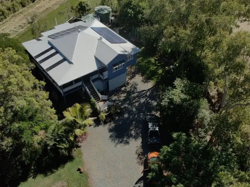 FULLY SELF SUFFICIENT PROPERTY AT BLOOMSBURY WHITSUNDAYS