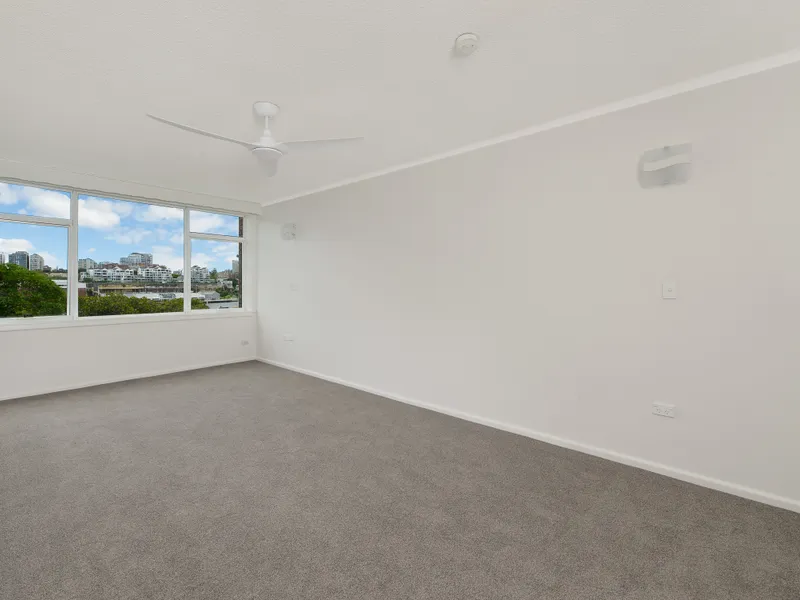 WATERFRONT APARTMENT WITH STUNNING VIEWS