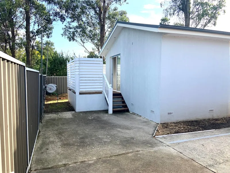 Modern 2 bedroom granny flat with Electricity and water usage charges in the rent!!