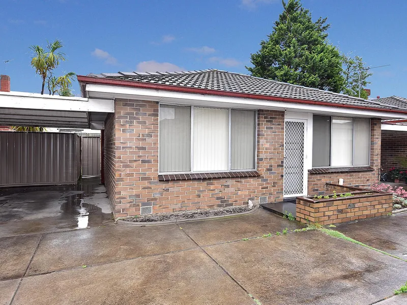 WELL MAINTAINED VILLA UNIT - ONLY 3 ON THE BLOCK!