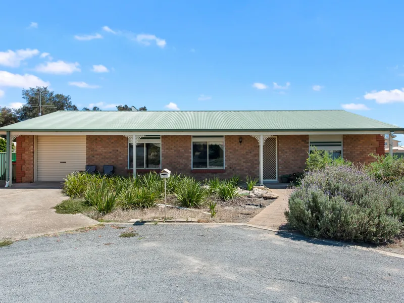 Well Located 2 Bedroom Unit!