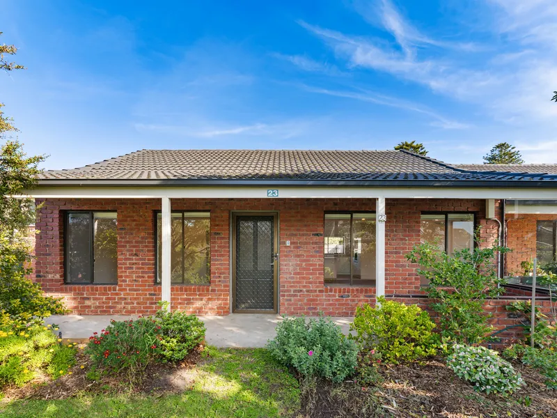 Looks and feels brand new, 2 bedroom apartment