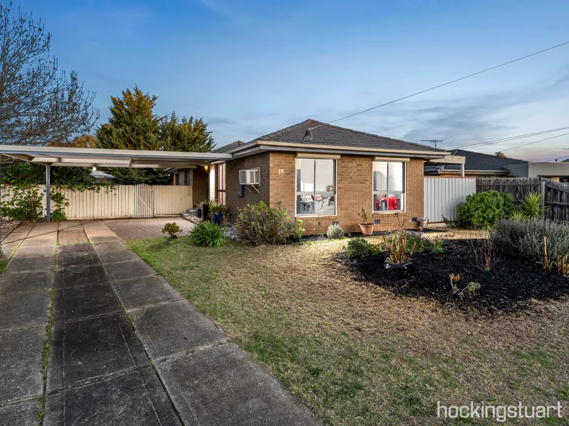 Neat and Tidy home on expansive 698m2 approx!